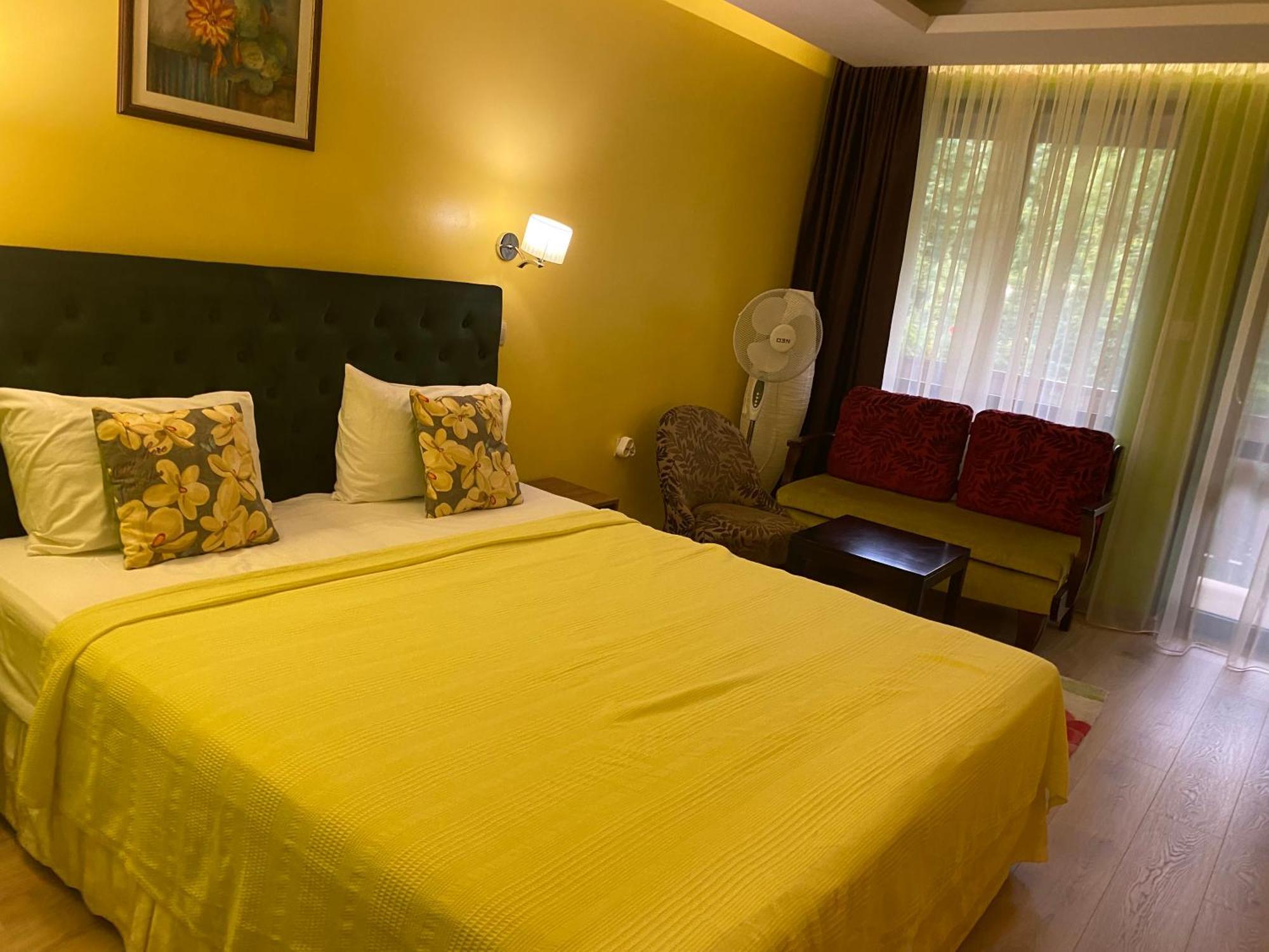 צ'יפליק Park Hotel Fairy מראה חיצוני תמונה